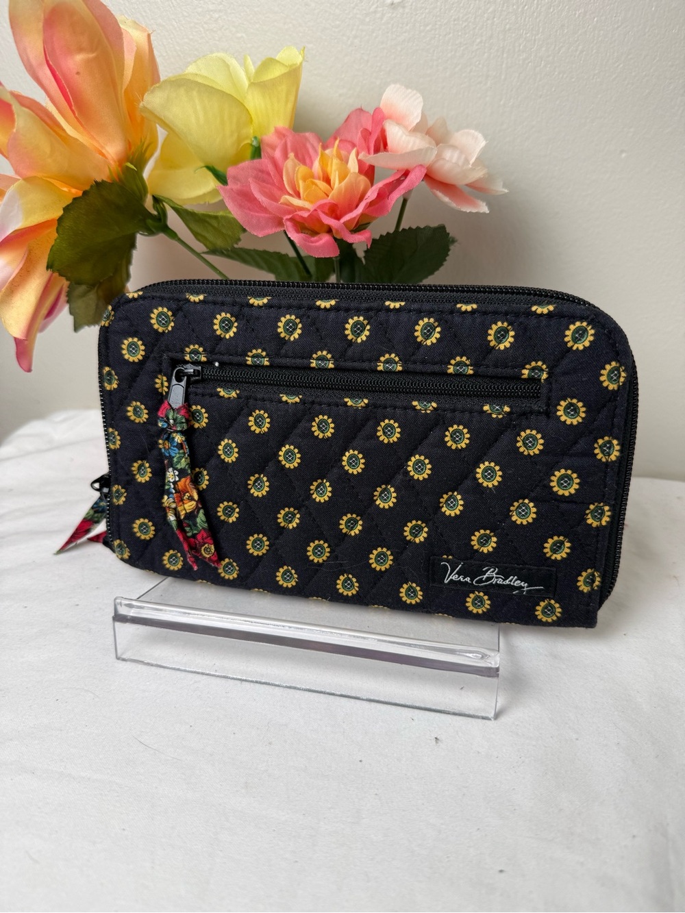 NWOT Vera Bradley Vibrant Black Zip Around Wallet Retired Pattern